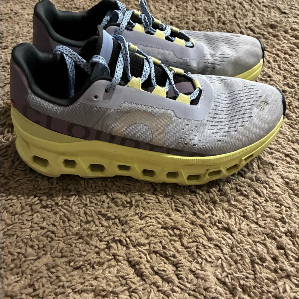 On Running Women's Athletic Shoes in Light Gray and Yellow - Picture 5 of 10